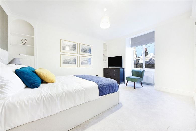 4 bedroom flat, Harley Street, Marylebone W1G - Available