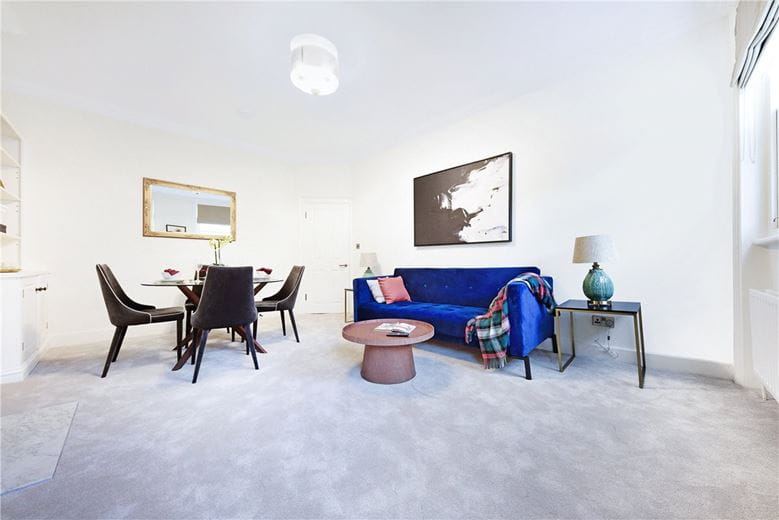4 bedroom flat, Harley Street, Marylebone W1G - Available