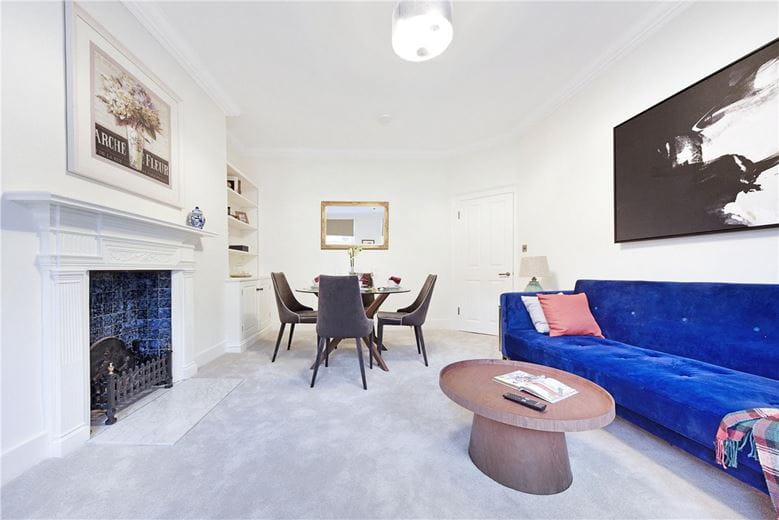 4 bedroom flat, Harley Street, Marylebone W1G - Available