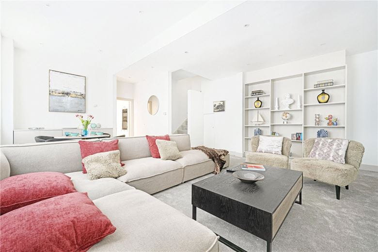 3 bedroom flat, Portland Place, London W1B - Available