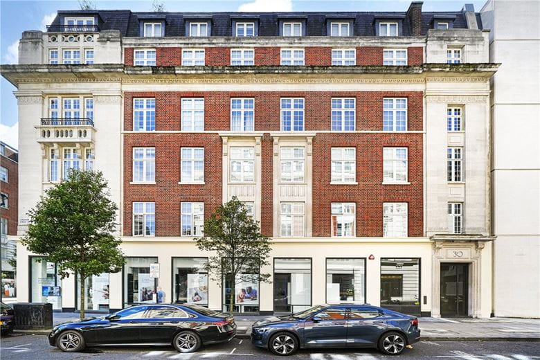 2 bedroom flat, Langham Street, London W1W - Available