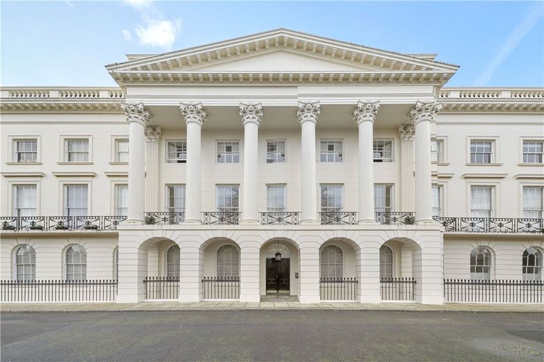 3 bedroom flat, Clarence Terrace, London NW1 - Available