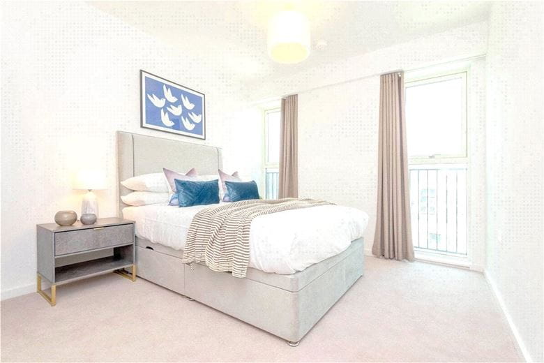 2 bedroom flat, Heartwell Avenue, London E16 - Available