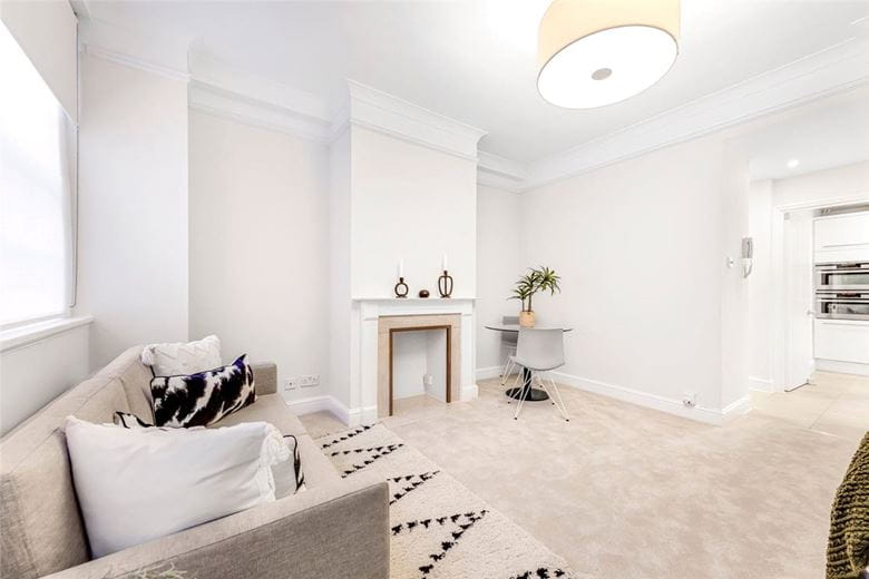 1 bedroom flat, Devonshire Street, London W1W - Available