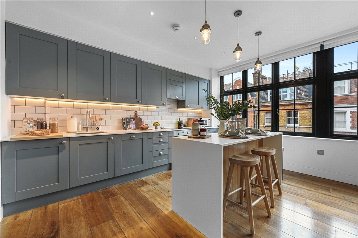 2 bedroom flat, Great Titchfield Street, London W1W