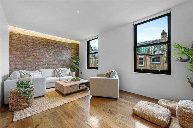 2 bedroom flat, Great Titchfield Street, London W1W