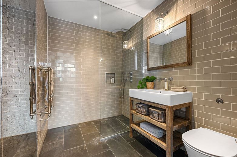 2 bedroom flat, Great Titchfield Street, London W1W