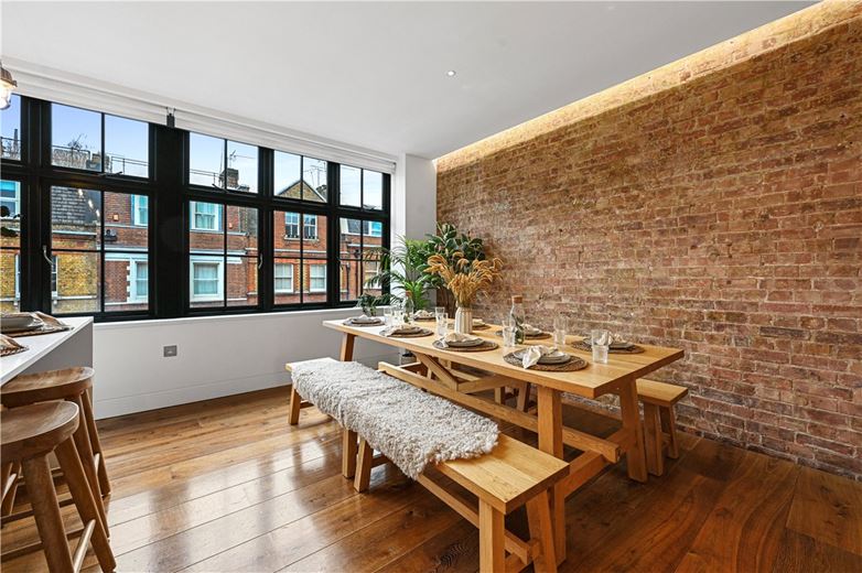 2 bedroom flat, Great Titchfield Street, London W1W