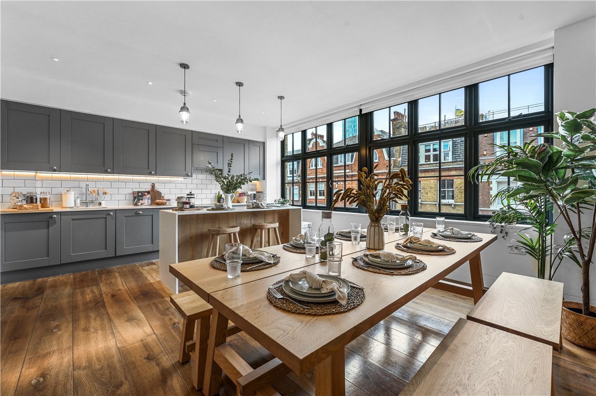 2 bedroom flat, Great Titchfield Street, London W1W