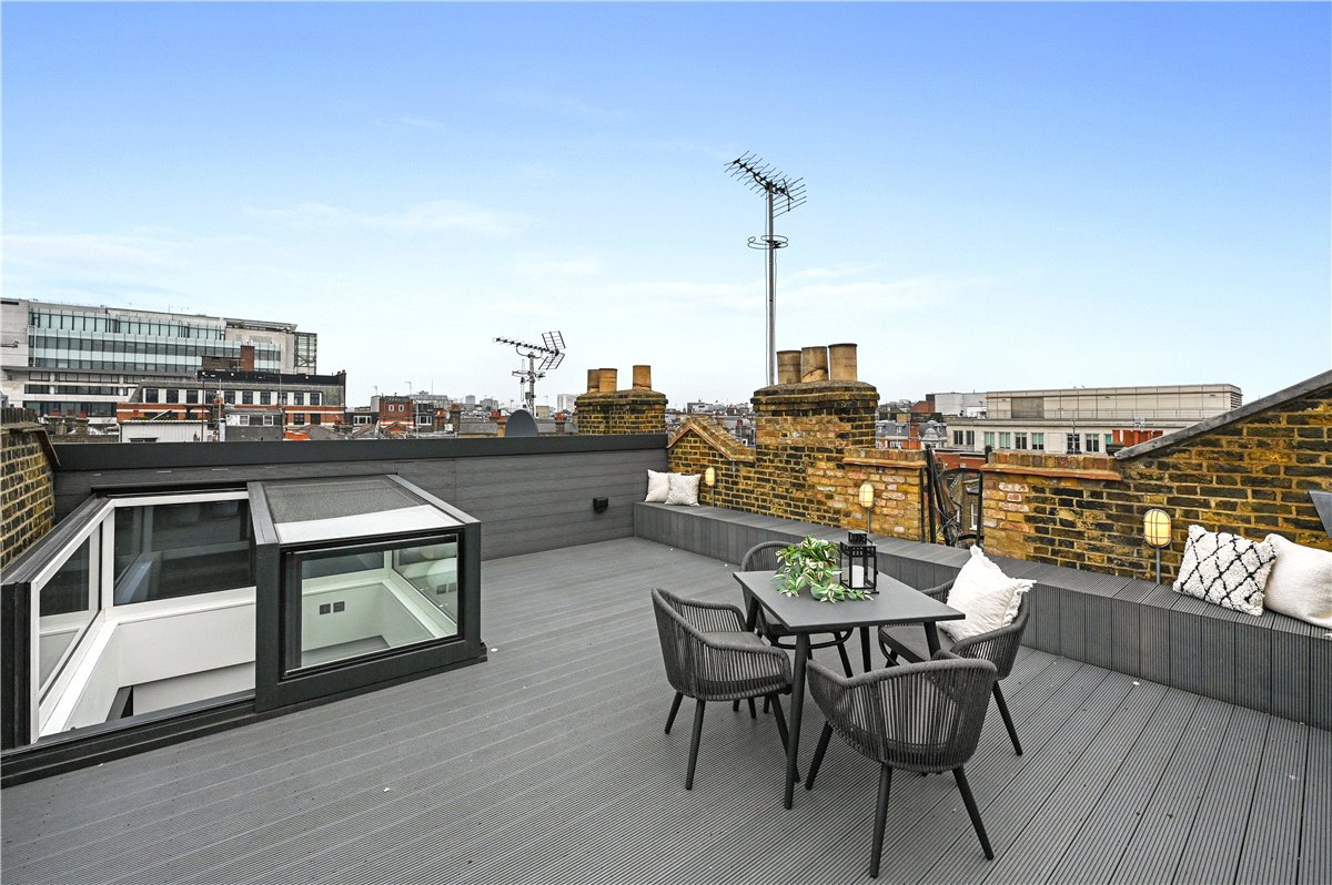 2 bedroom flat, Great Titchfield Street, London W1W