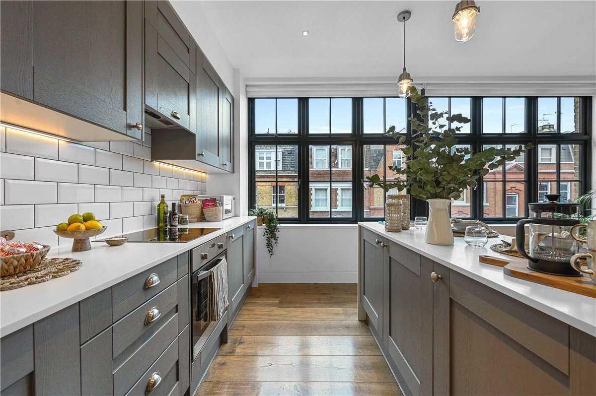2 bedroom flat, Great Titchfield Street, London W1W