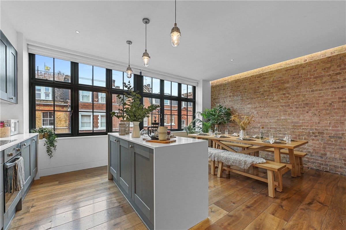 2 bedroom flat, Great Titchfield Street, London W1W
