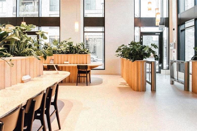 3 bedroom flat, Heartwell Avenue, London E16 - Available