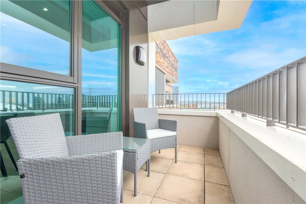 3 bedroom flat, Heartwell Avenue, London E16 - Available