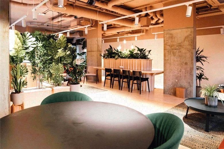 3 bedroom flat, Heartwell Avenue, London E16 - Available