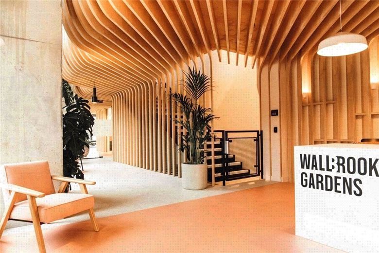 3 bedroom flat, Heartwell Avenue, London E16 - Available