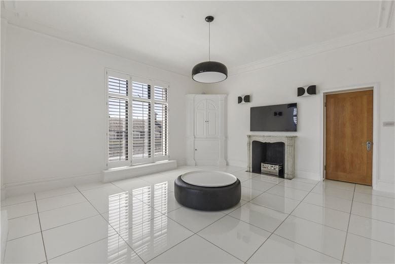 2 bedroom flat, Portland Place, London W1B - Available