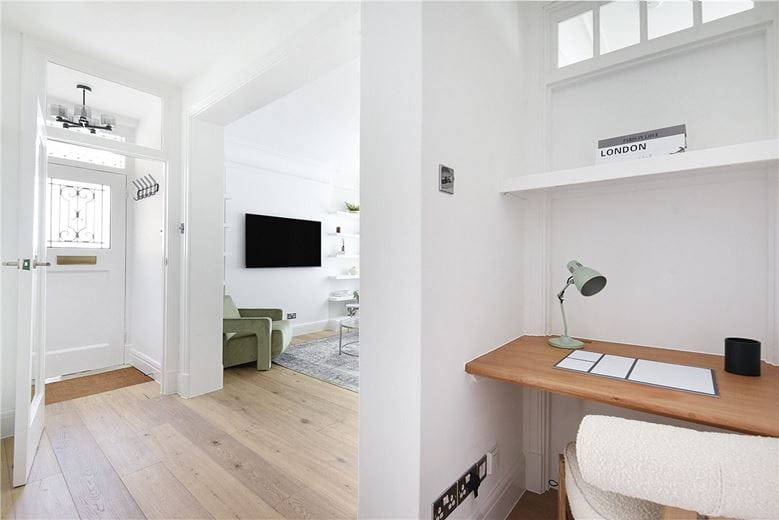 2 bedroom maisonette, Wheatley Street, Marylebone W1G - Available