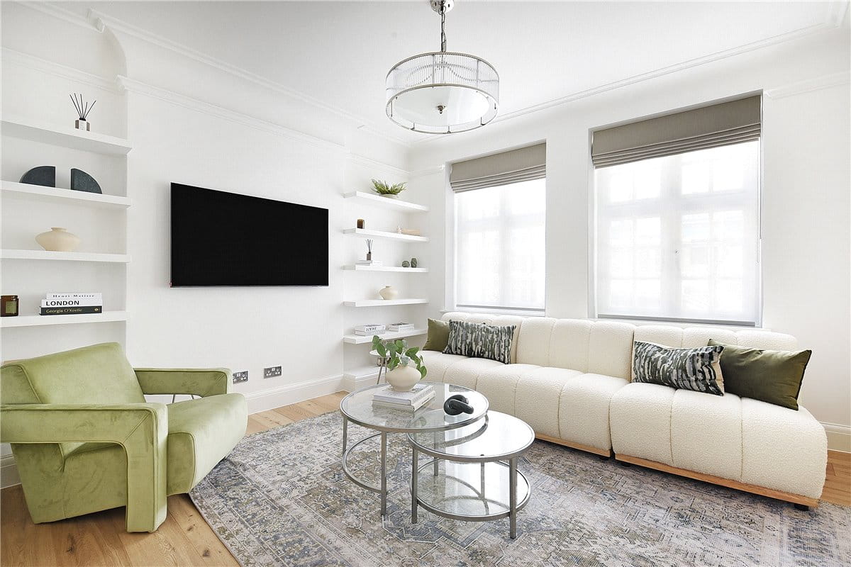 2 bedroom maisonette, Wheatley Street, Marylebone W1G - Available