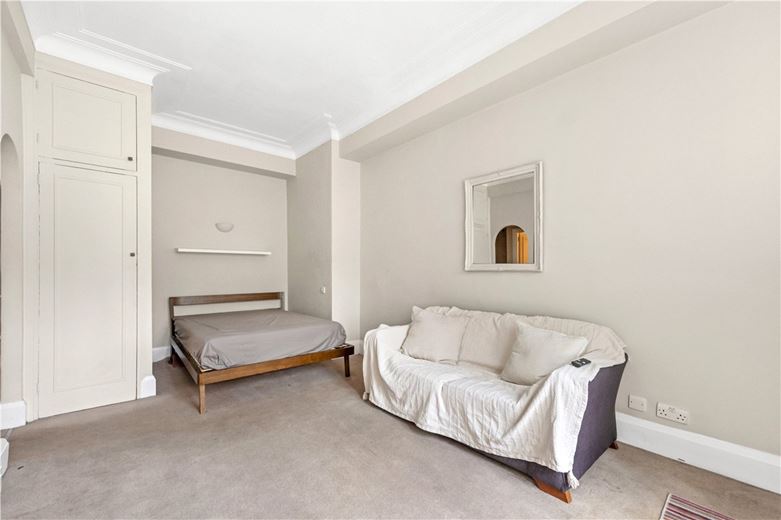 1 bedroom flat, Basildon Court, 28 Devonshire Street W1G - Available
