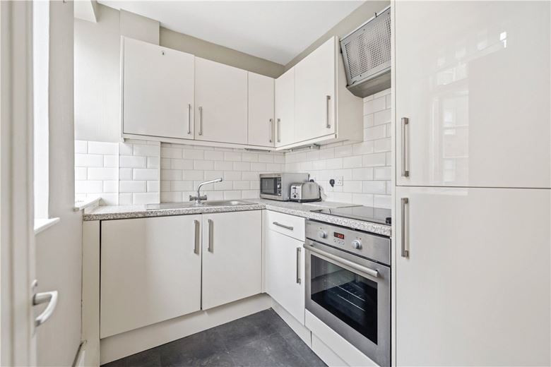 1 bedroom flat, Basildon Court, 28 Devonshire Street W1G - Available