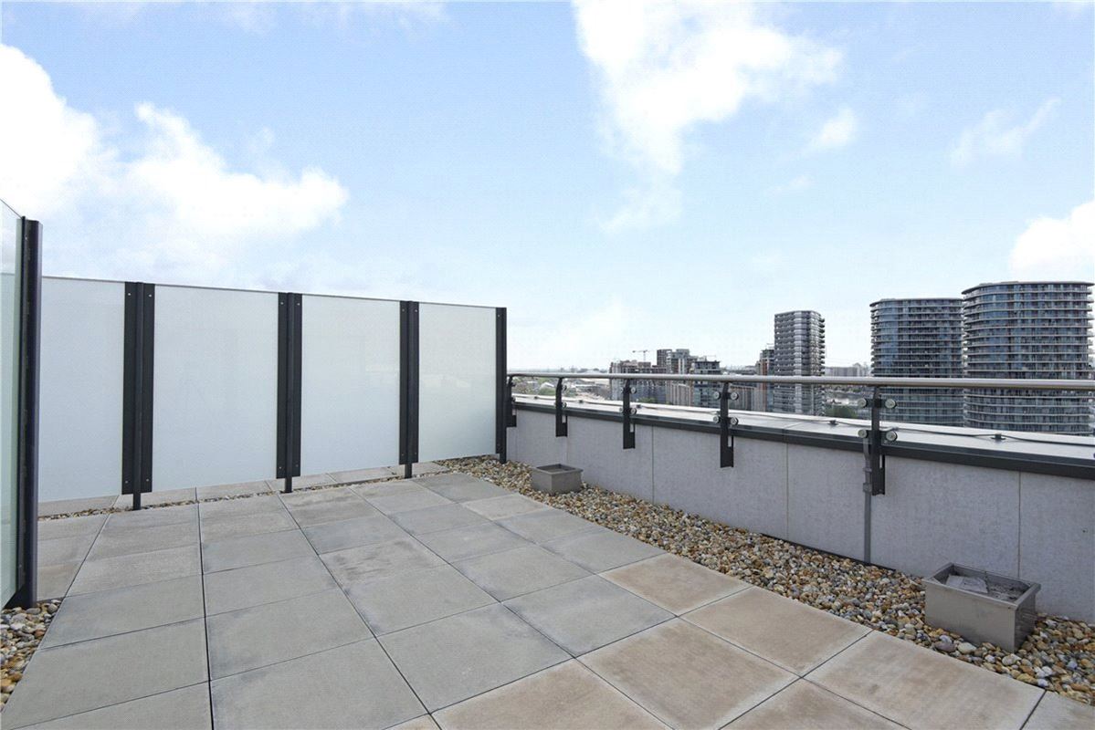 2 bedroom flat, Heartwell Avenue, London E16 - Available