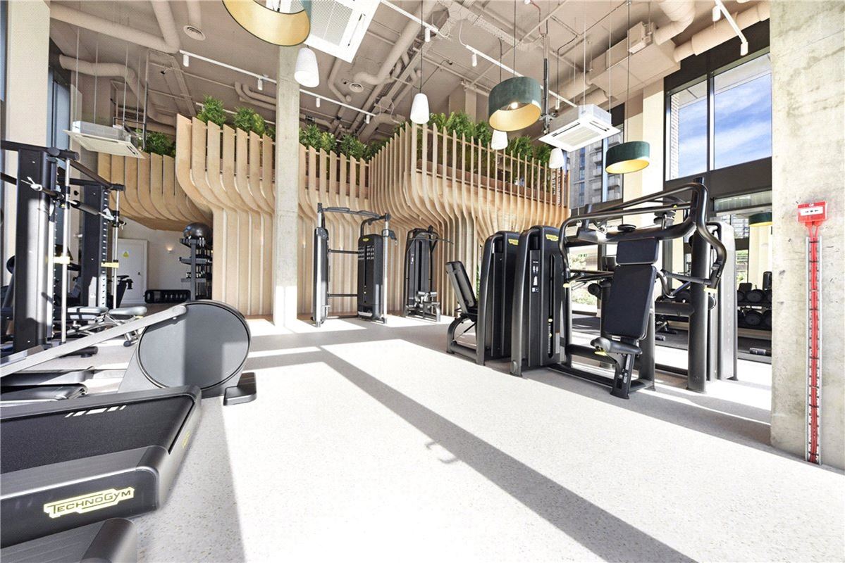 2 bedroom flat, Heartwell Avenue, London E16 - Available