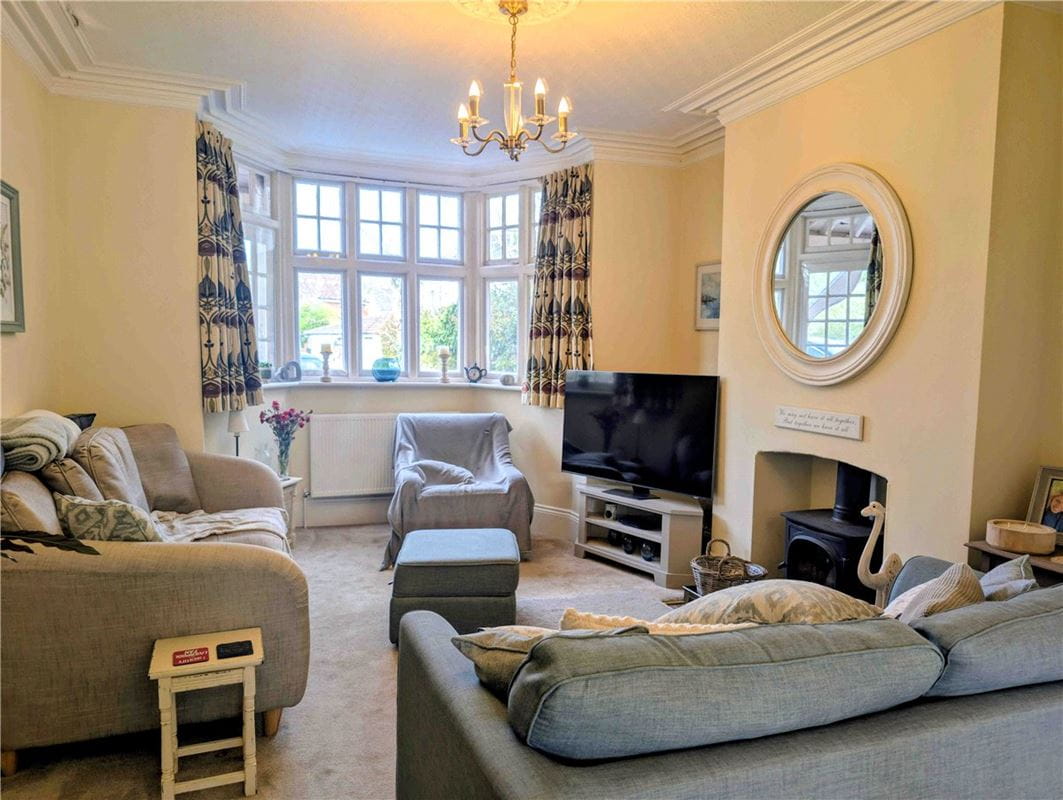 4 bedroom house, Reading Road, Sherfield-on-Loddon RG27 - Available