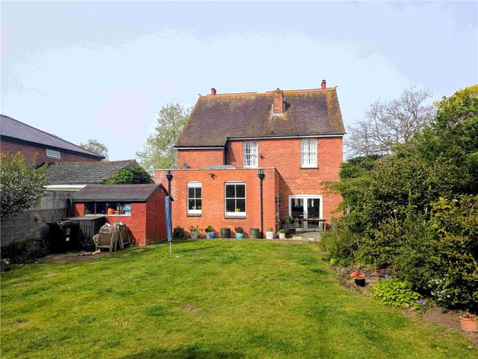 4 bedroom house, Reading Road, Sherfield-on-Loddon RG27 - Available