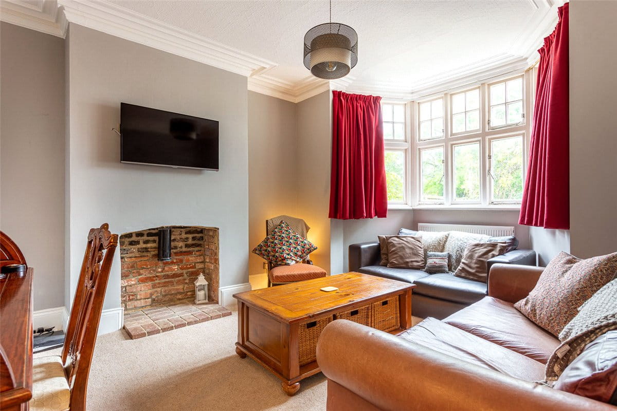 4 bedroom house, Reading Road, Sherfield-on-Loddon RG27 - Available