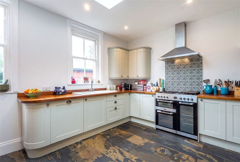 4 bedroom house, Reading Road, Sherfield-on-Loddon RG27 - Available