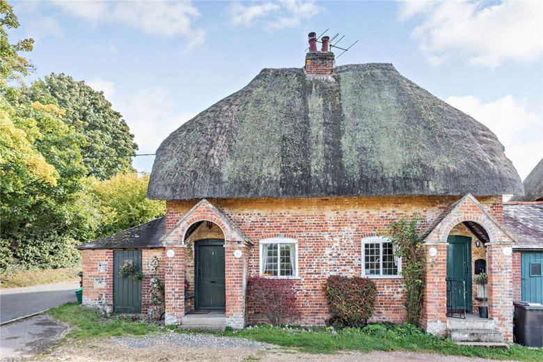 2 bedroom cottage, Leverton, Hungerford RG17 - Available