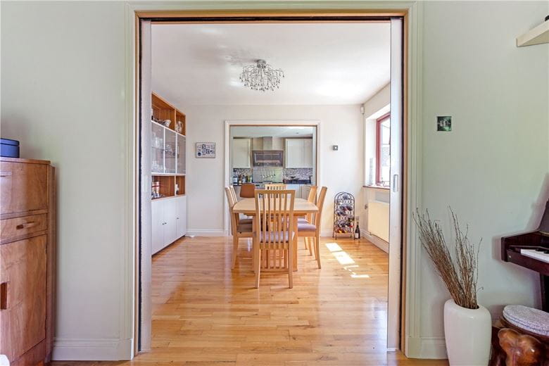 4 bedroom bungalow, Bucklebury Alley, Cold Ash RG18 - Available