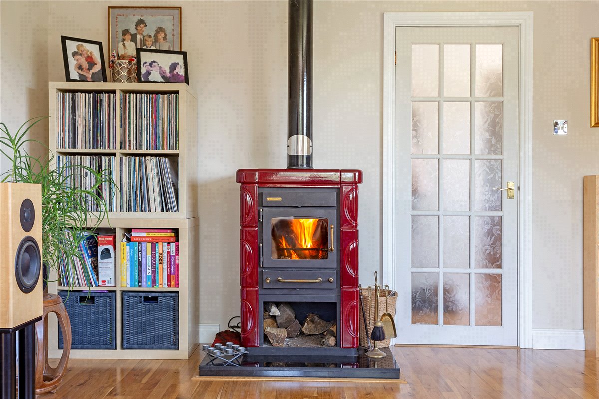 4 bedroom bungalow, Bucklebury Alley, Cold Ash RG18 - Available