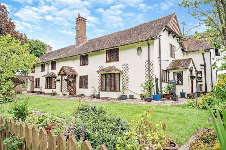 6 bedroom house, Ashampstead Common, Reading RG8 - Available