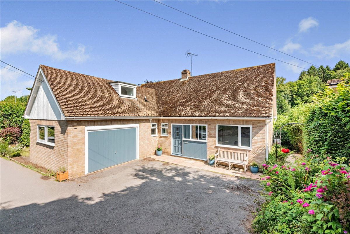 4 bedroom house, Bucklebury Alley, Cold Ash RG18 - Available