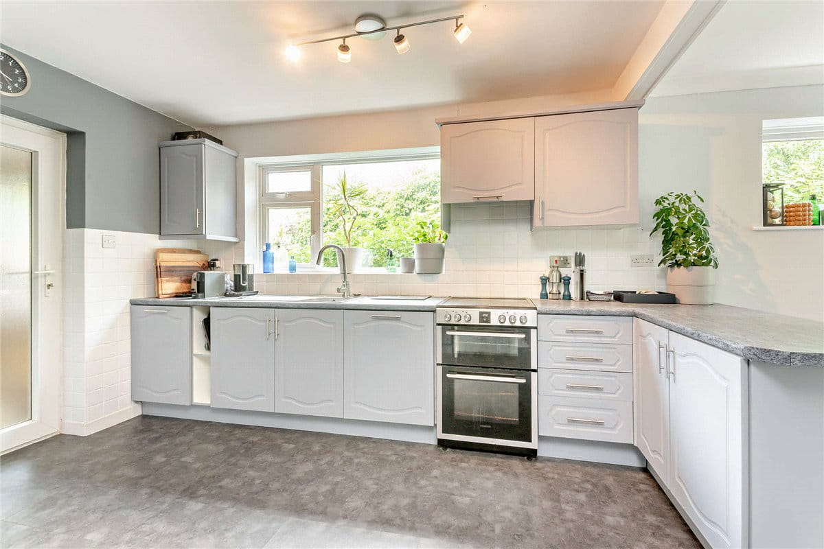 4 bedroom house, Bucklebury Alley, Cold Ash RG18 - Available