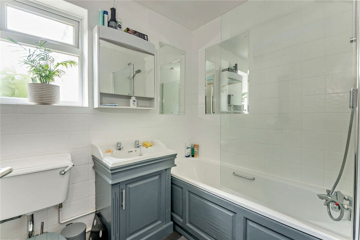 4 bedroom house, Bucklebury Alley, Cold Ash RG18 - Available