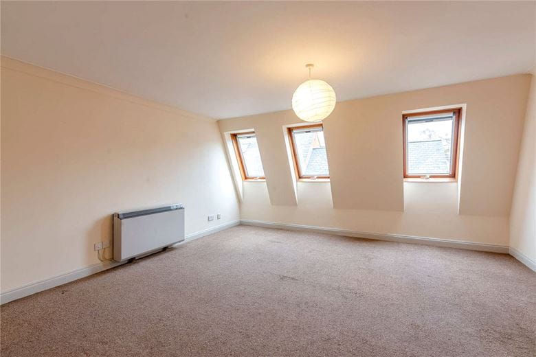 2 bedroom flat, Regents Court, Newbury RG14 - Available