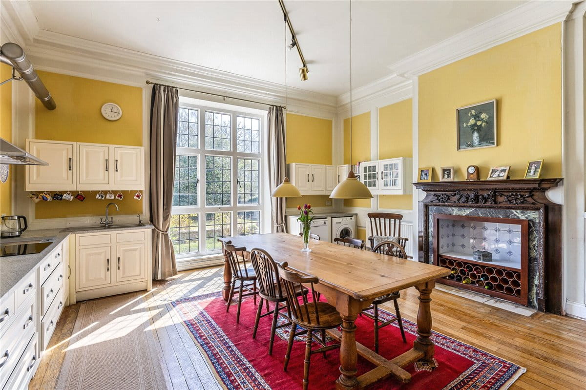 5 bedroom house, Stockcross, Newbury RG20 - Available