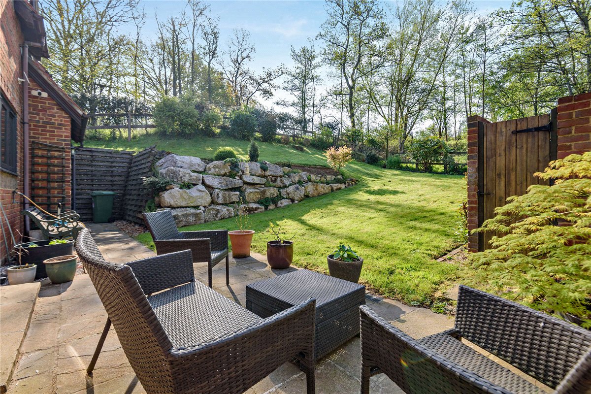 4 bedroom house, Crookham Hill, Crookham Common RG19 - Available