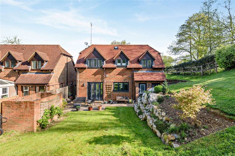 4 bedroom house, Crookham Hill, Crookham Common RG19 - Available