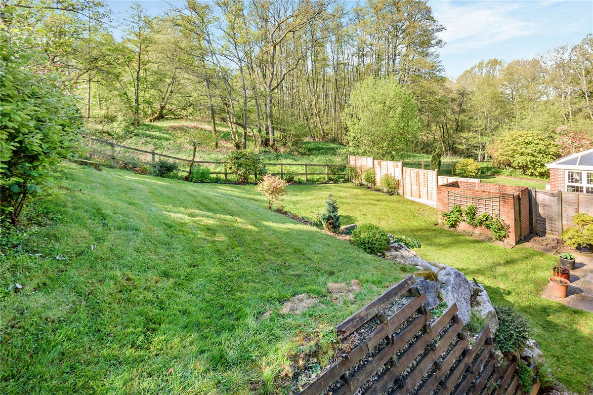 4 bedroom house, Crookham Hill, Crookham Common RG19 - Available