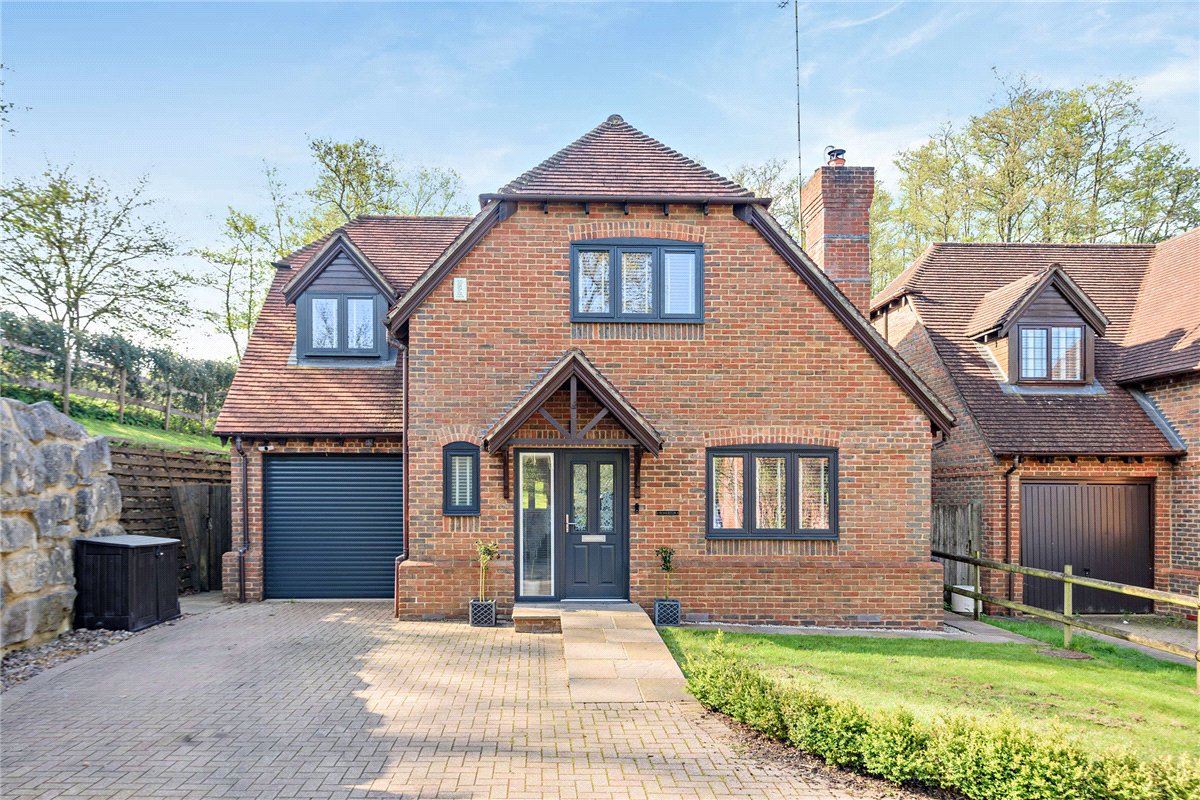 4 bedroom house, Crookham Hill, Crookham Common RG19 - Available