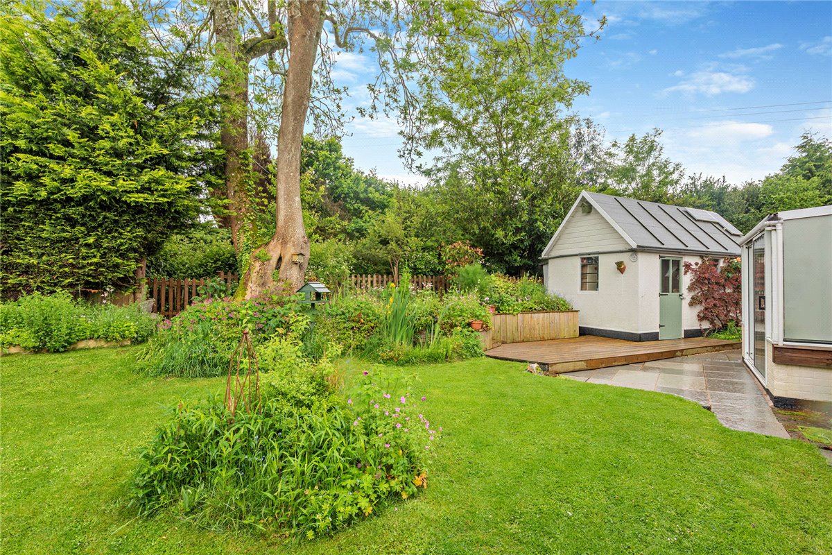 3 bedroom bungalow, Heath End, Newbury RG20 - Available
