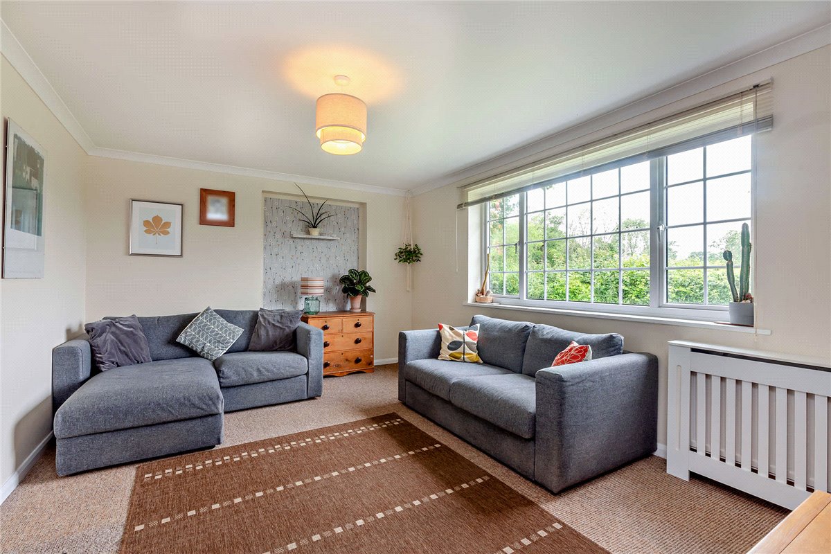 3 bedroom bungalow, Heath End, Newbury RG20 - Available