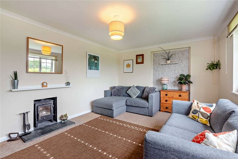 3 bedroom bungalow, Heath End, Newbury RG20 - Available