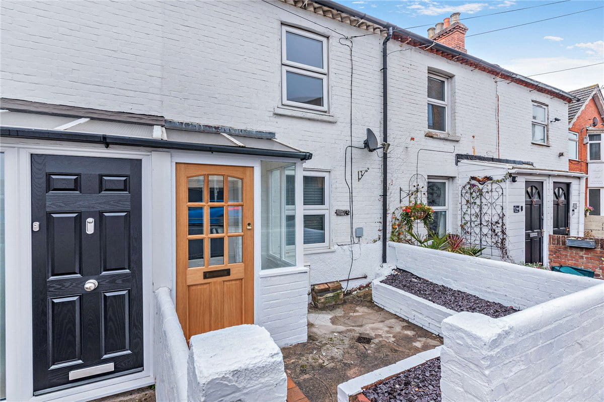 2 bedroom house, Kings Road, Newbury RG14 - Available