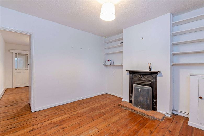 2 bedroom house, Kings Road, Newbury RG14 - Available