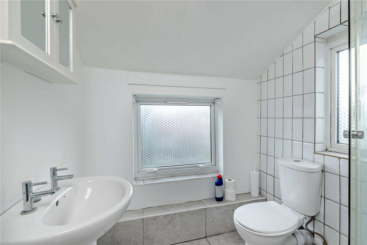2 bedroom house, Kings Road, Newbury RG14 - Available